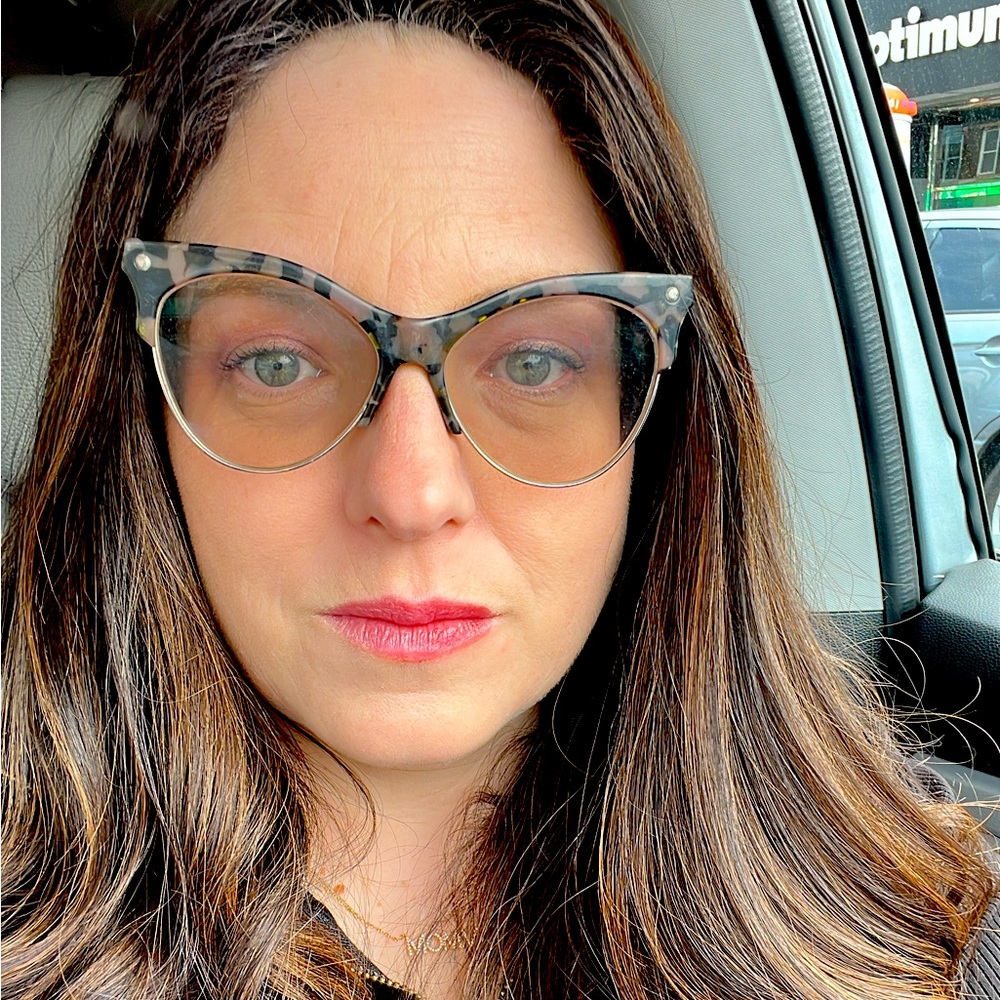 Meet your Posher, Esti